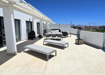 ELEGANT PENTHOUSE WITH EXPANSIVE TERRACE IN MIJAS