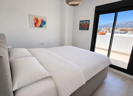 ELEGANT PENTHOUSE WITH EXPANSIVE TERRACE IN MIJAS