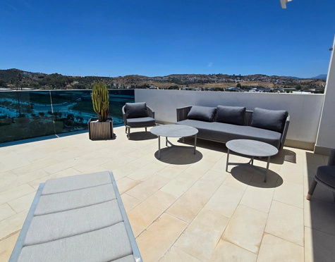 ELEGANT PENTHOUSE WITH EXPANSIVE TERRACE IN MIJAS