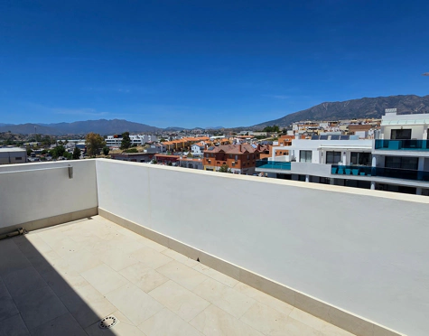 ELEGANT PENTHOUSE WITH EXPANSIVE TERRACE IN MIJAS