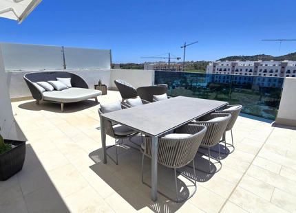 ELEGANT PENTHOUSE WITH EXPANSIVE TERRACE IN MIJAS