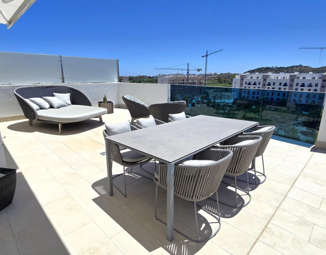 ELEGANT PENTHOUSE WITH EXPANSIVE TERRACE IN MIJAS