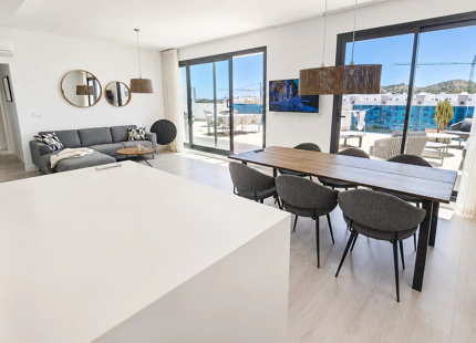 ELEGANT PENTHOUSE WITH EXPANSIVE TERRACE IN MIJAS