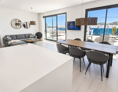 ELEGANT PENTHOUSE WITH EXPANSIVE TERRACE IN MIJAS