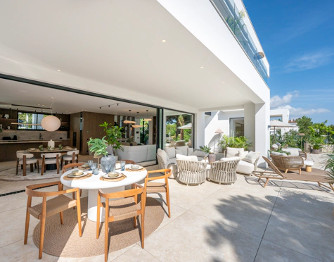 BRAND-NEW LUXURY VILLA WITH OUTSTANDING FEATURES IN MARBELLA