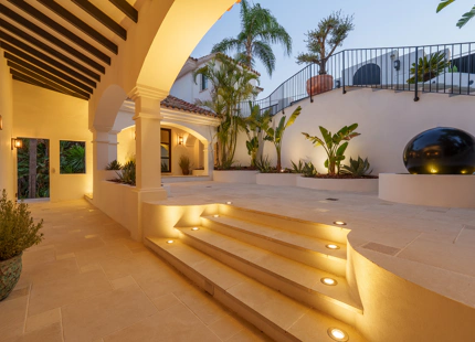 EXCEPTIONAL VILLA WITH OUTSTANDING FEATURES IN NUEVA ANDALUCÍA