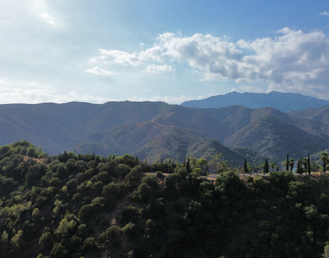 EXCEPTIONAL LAKESIDE VILLA RENOVATION OPPORTUNITY IN ISTÁN