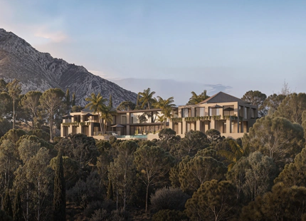 EXCEPTIONAL LAKESIDE VILLA RENOVATION OPPORTUNITY IN ISTÁN