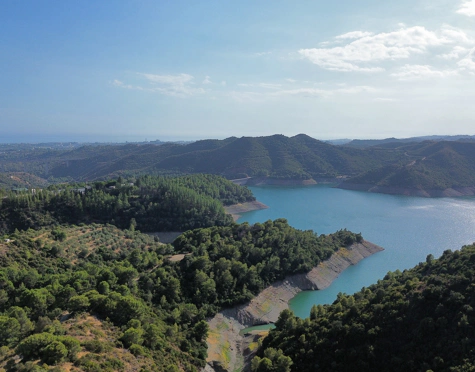 EXCEPTIONAL LAKESIDE VILLA RENOVATION OPPORTUNITY IN ISTÁN