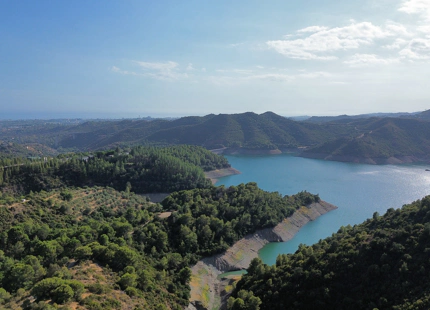 EXCEPTIONAL LAKESIDE VILLA RENOVATION OPPORTUNITY IN ISTÁN
