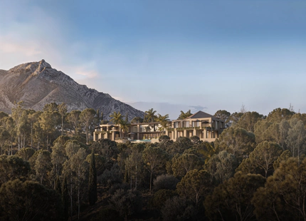 EXCEPTIONAL LAKESIDE VILLA RENOVATION OPPORTUNITY IN ISTÁN
