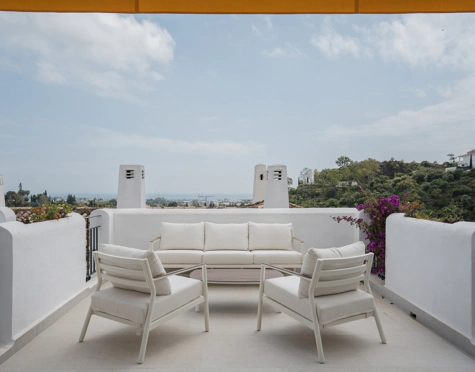 ELEGANT APARTMENT WITH PANORAMIC SEA VIEWS IN BENAHAVÍS