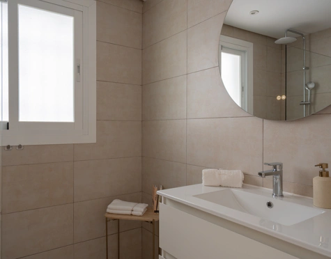 ELEGANT APARTMENT WITH PANORAMIC SEA VIEWS IN BENAHAVÍS