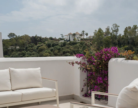 ELEGANT APARTMENT WITH PANORAMIC SEA VIEWS IN BENAHAVÍS