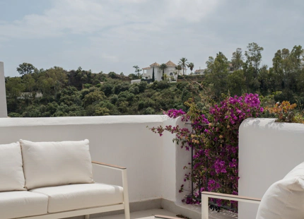 ELEGANT APARTMENT WITH PANORAMIC SEA VIEWS IN BENAHAVÍS
