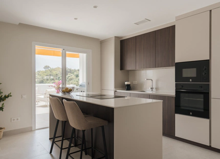 ELEGANT APARTMENT WITH PANORAMIC SEA VIEWS IN BENAHAVÍS