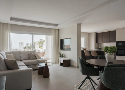 ELEGANT APARTMENT WITH PANORAMIC SEA VIEWS IN BENAHAVÍS