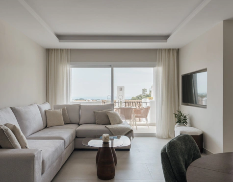 ELEGANT APARTMENT WITH PANORAMIC SEA VIEWS IN BENAHAVÍS