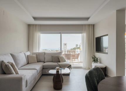 ELEGANT APARTMENT WITH PANORAMIC SEA VIEWS IN BENAHAVÍS