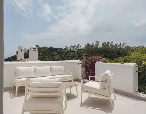 ELEGANT APARTMENT WITH PANORAMIC SEA VIEWS IN BENAHAVÍS