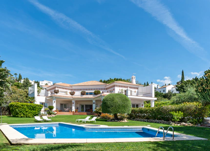 CHARMING ANDALUSIAN VILLA WITH SEA VIEWS IN EL PARAÍSO ALTO, BENAHAVÍS