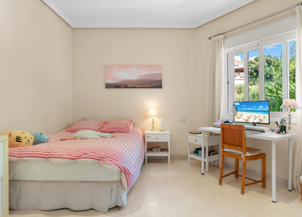 CHARMING ANDALUSIAN VILLA WITH SEA VIEWS IN EL PARAÍSO ALTO, BENAHAVÍS