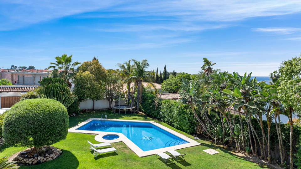 Villa for sale in Paraiso Alto, Benahavis