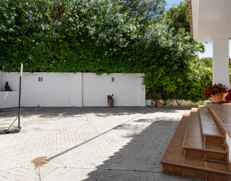 CHARMING ANDALUSIAN VILLA WITH SEA VIEWS IN EL PARAÍSO ALTO, BENAHAVÍS