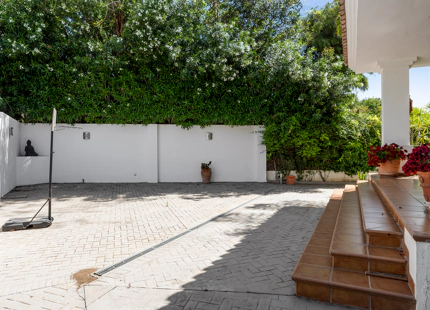 CHARMING ANDALUSIAN VILLA WITH SEA VIEWS IN EL PARAÍSO ALTO, BENAHAVÍS
