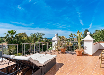 CHARMING ANDALUSIAN VILLA WITH SEA VIEWS IN EL PARAÍSO ALTO, BENAHAVÍS