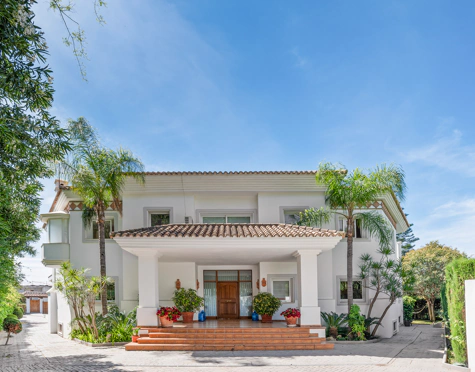 CHARMING ANDALUSIAN VILLA WITH SEA VIEWS IN EL PARAÍSO ALTO, BENAHAVÍS