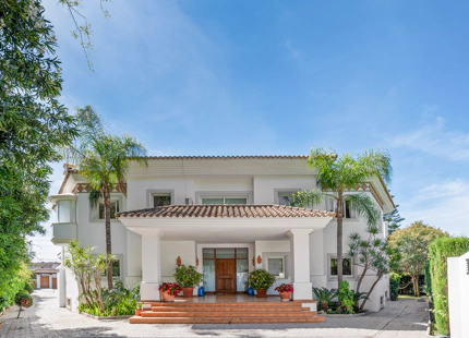 CHARMING ANDALUSIAN VILLA WITH SEA VIEWS IN EL PARAÍSO ALTO, BENAHAVÍS