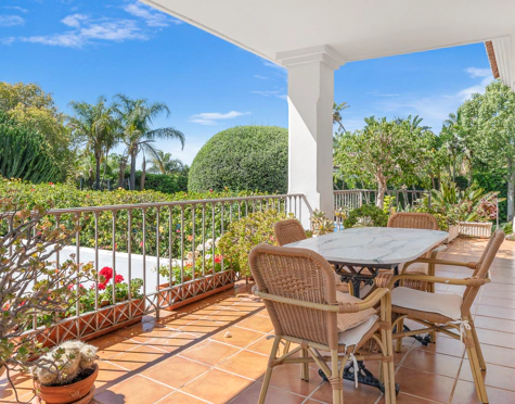 CHARMING ANDALUSIAN VILLA WITH SEA VIEWS IN EL PARAÍSO ALTO, BENAHAVÍS
