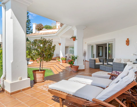 CHARMING ANDALUSIAN VILLA WITH SEA VIEWS IN EL PARAÍSO ALTO, BENAHAVÍS