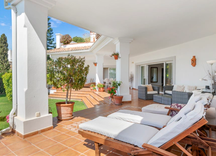 CHARMING ANDALUSIAN VILLA WITH SEA VIEWS IN EL PARAÍSO ALTO, BENAHAVÍS