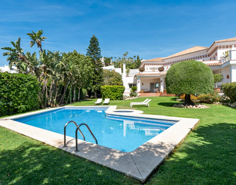 CHARMING ANDALUSIAN VILLA WITH SEA VIEWS IN EL PARAÍSO ALTO, BENAHAVÍS