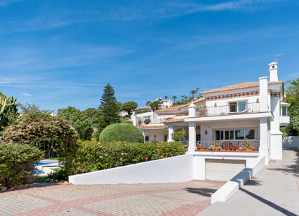 CHARMING ANDALUSIAN VILLA WITH SEA VIEWS IN EL PARAÍSO ALTO, BENAHAVÍS