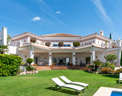 CHARMING ANDALUSIAN VILLA WITH SEA VIEWS IN EL PARAÍSO ALTO, BENAHAVÍS