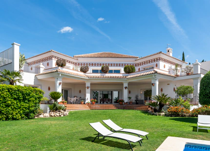CHARMING ANDALUSIAN VILLA WITH SEA VIEWS IN EL PARAÍSO ALTO, BENAHAVÍS