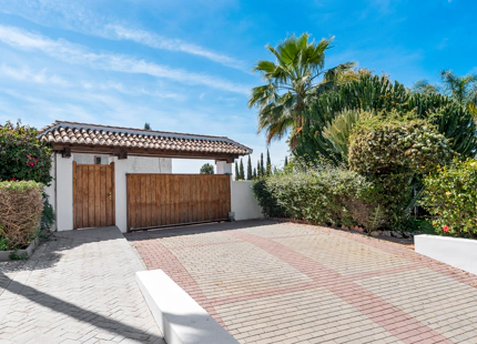CHARMING ANDALUSIAN VILLA WITH SEA VIEWS IN EL PARAÍSO ALTO, BENAHAVÍS