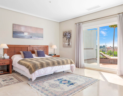 CHARMING ANDALUSIAN VILLA WITH SEA VIEWS IN EL PARAÍSO ALTO, BENAHAVÍS