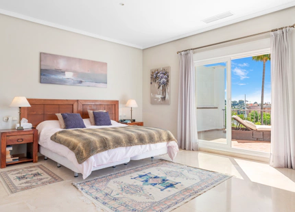 CHARMING ANDALUSIAN VILLA WITH SEA VIEWS IN EL PARAÍSO ALTO, BENAHAVÍS