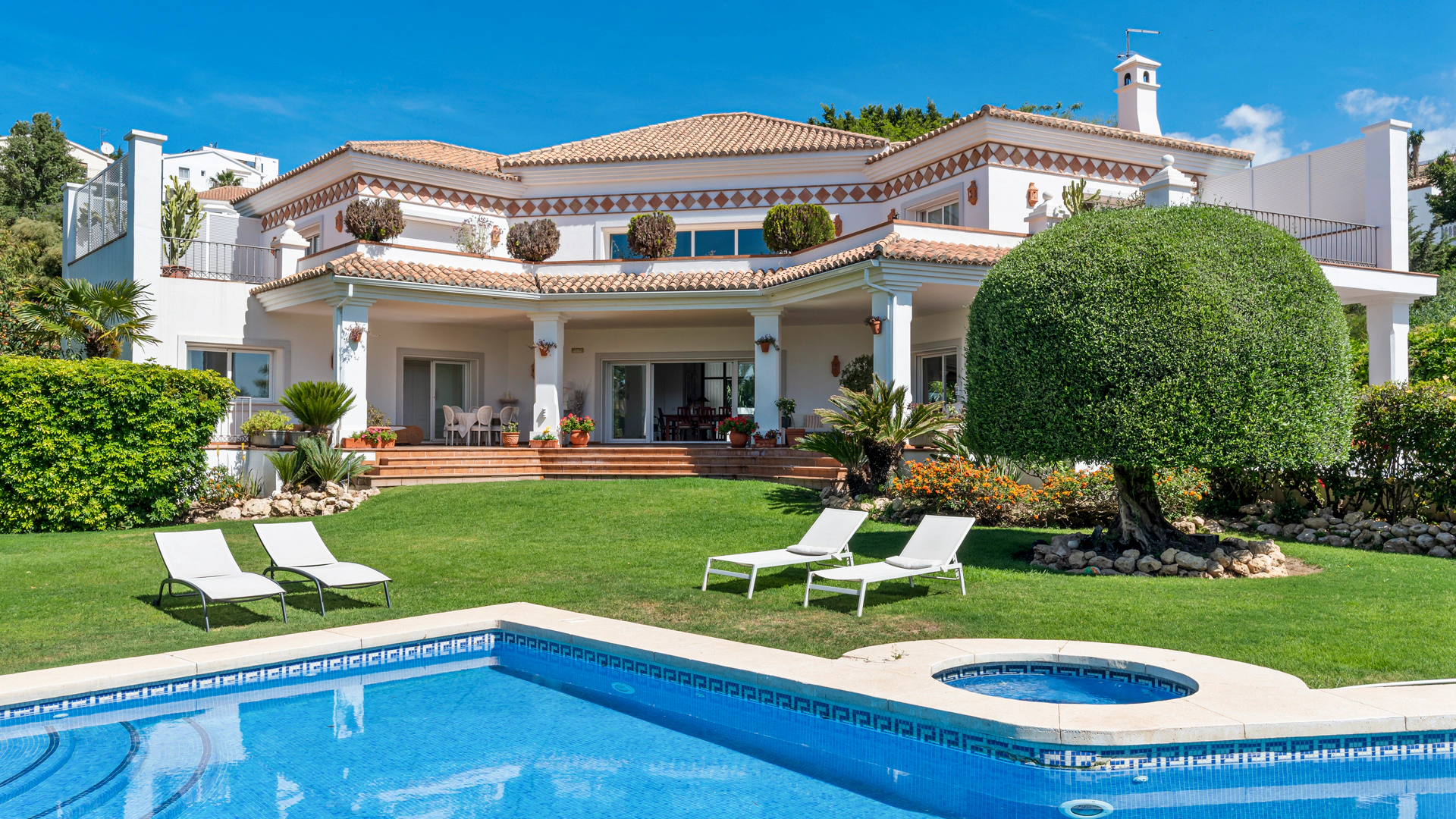 Villa for sale in Paraiso Alto, Benahavis
