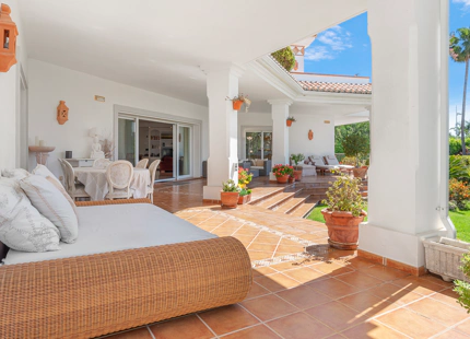 CHARMING ANDALUSIAN VILLA WITH SEA VIEWS IN EL PARAÍSO ALTO, BENAHAVÍS