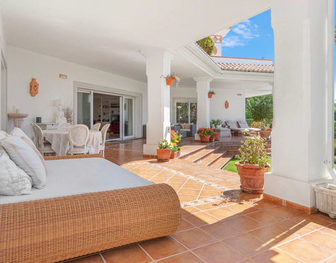 CHARMING ANDALUSIAN VILLA WITH SEA VIEWS IN EL PARAÍSO ALTO, BENAHAVÍS