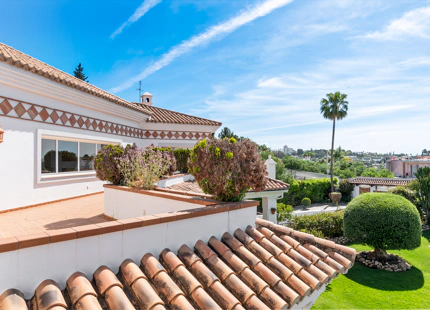 CHARMING ANDALUSIAN VILLA WITH SEA VIEWS IN EL PARAÍSO ALTO, BENAHAVÍS