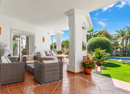 CHARMING ANDALUSIAN VILLA WITH SEA VIEWS IN EL PARAÍSO ALTO, BENAHAVÍS