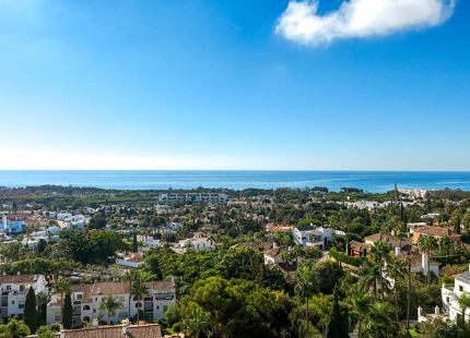 ELEGANT SOUTH-FACING 3-BEDROOM TOWNHOUSE IN ESTEPONA EAST
