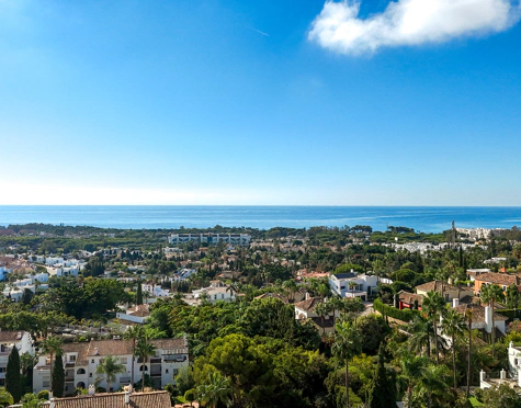 ELEGANT SOUTH-FACING 3-BEDROOM TOWNHOUSE IN ESTEPONA EAST