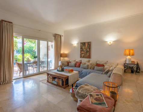 ELEGANT SOUTH-FACING 3-BEDROOM TOWNHOUSE IN ESTEPONA EAST